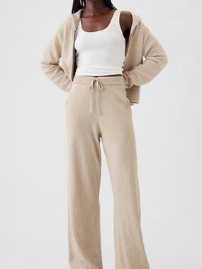 GAP 3 piece knit set Neutral Cashsoft knitted Oatmeal Like New Beautiful